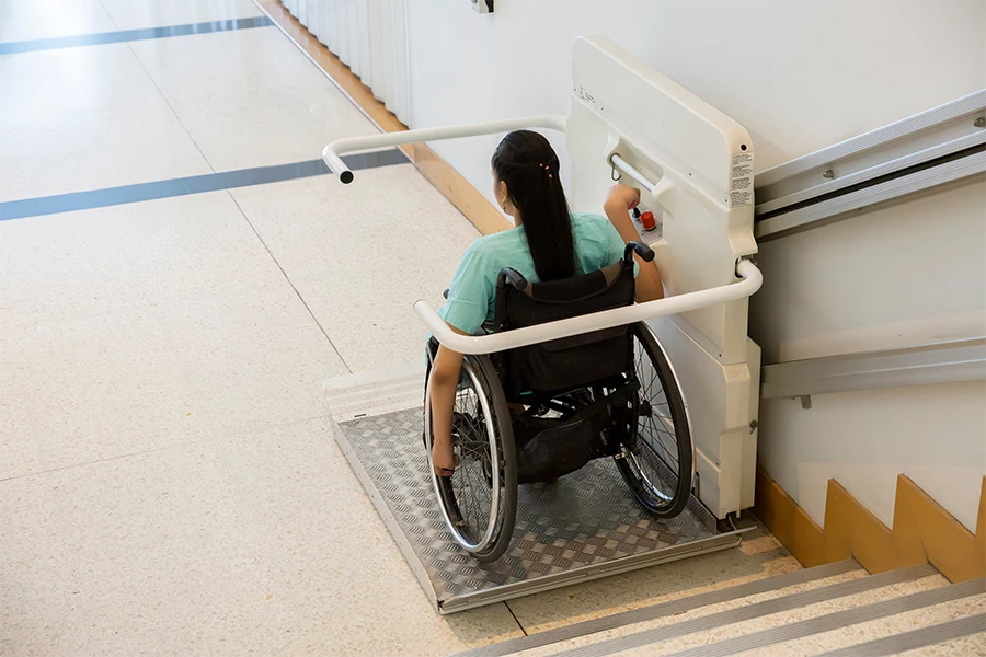 Accessibilità in carrozzina e servoscala a piattaforma